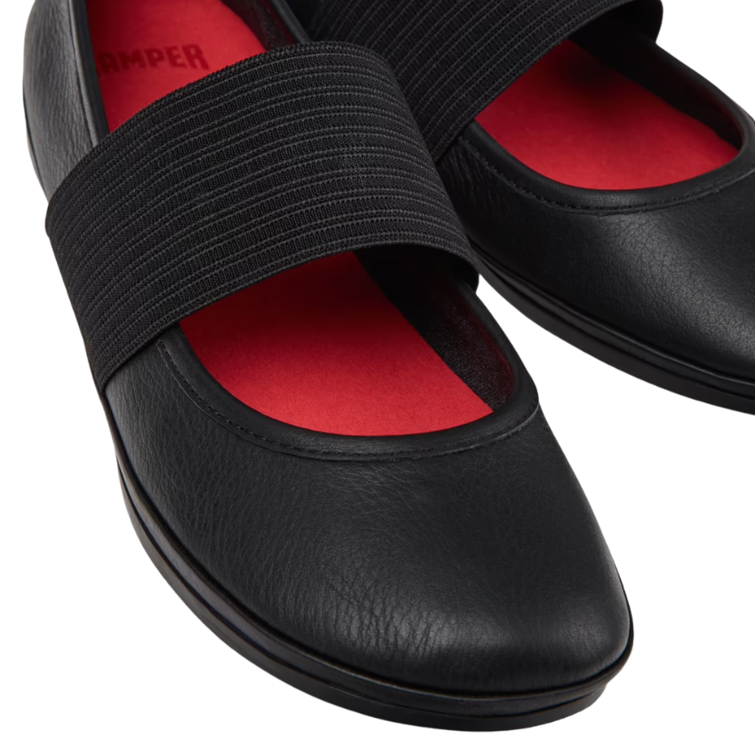 Right Nina Leather Pump (Black)