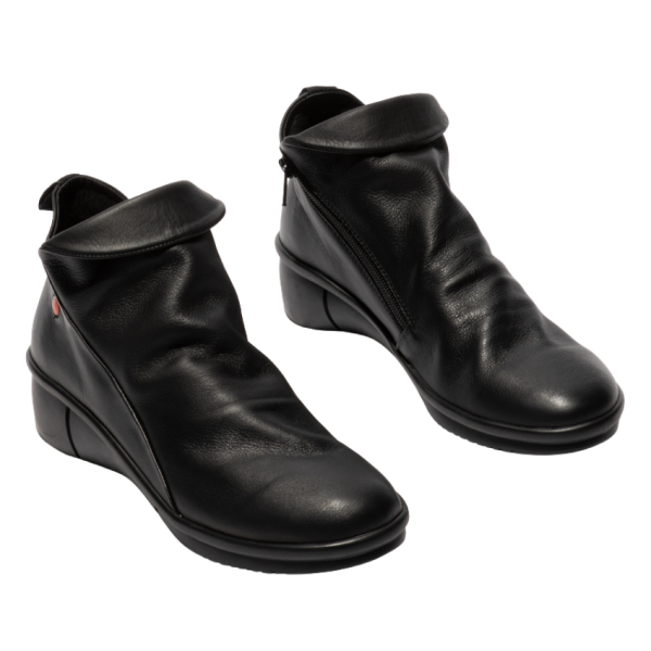 Rara Leather Wedge Zip Boot (Black)